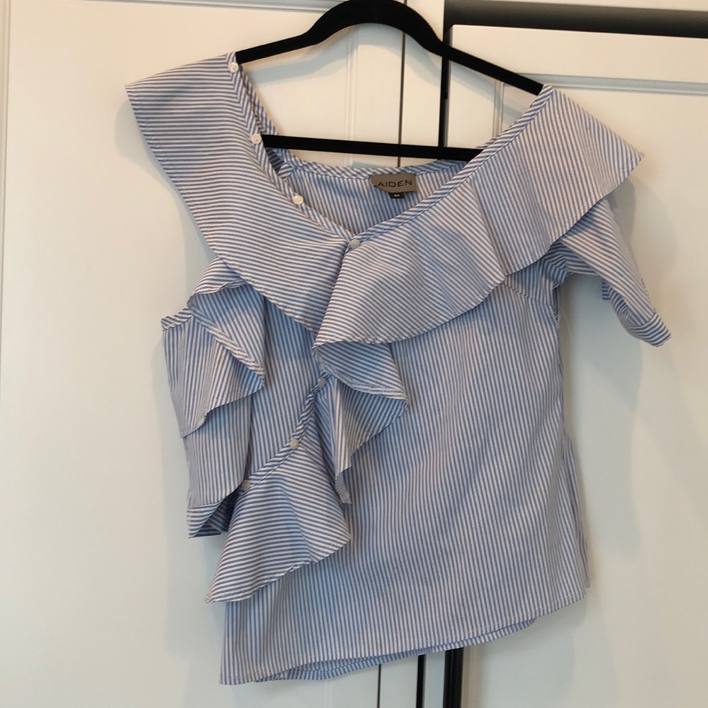 Aiden top